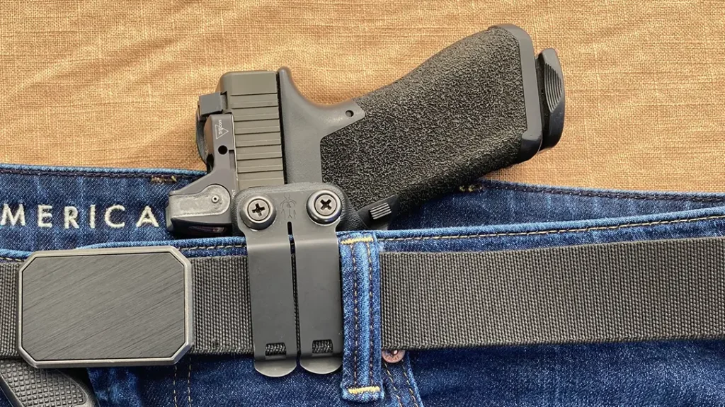 This rig has Discreet Carry Concepts: 1.5-inch Monoblock clips that are amazing.