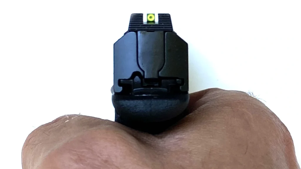 The color of the ring around the tritium-illuminated big dot-style front night sight now features a slightly larger fluorescent green ring instead of the original orange one.